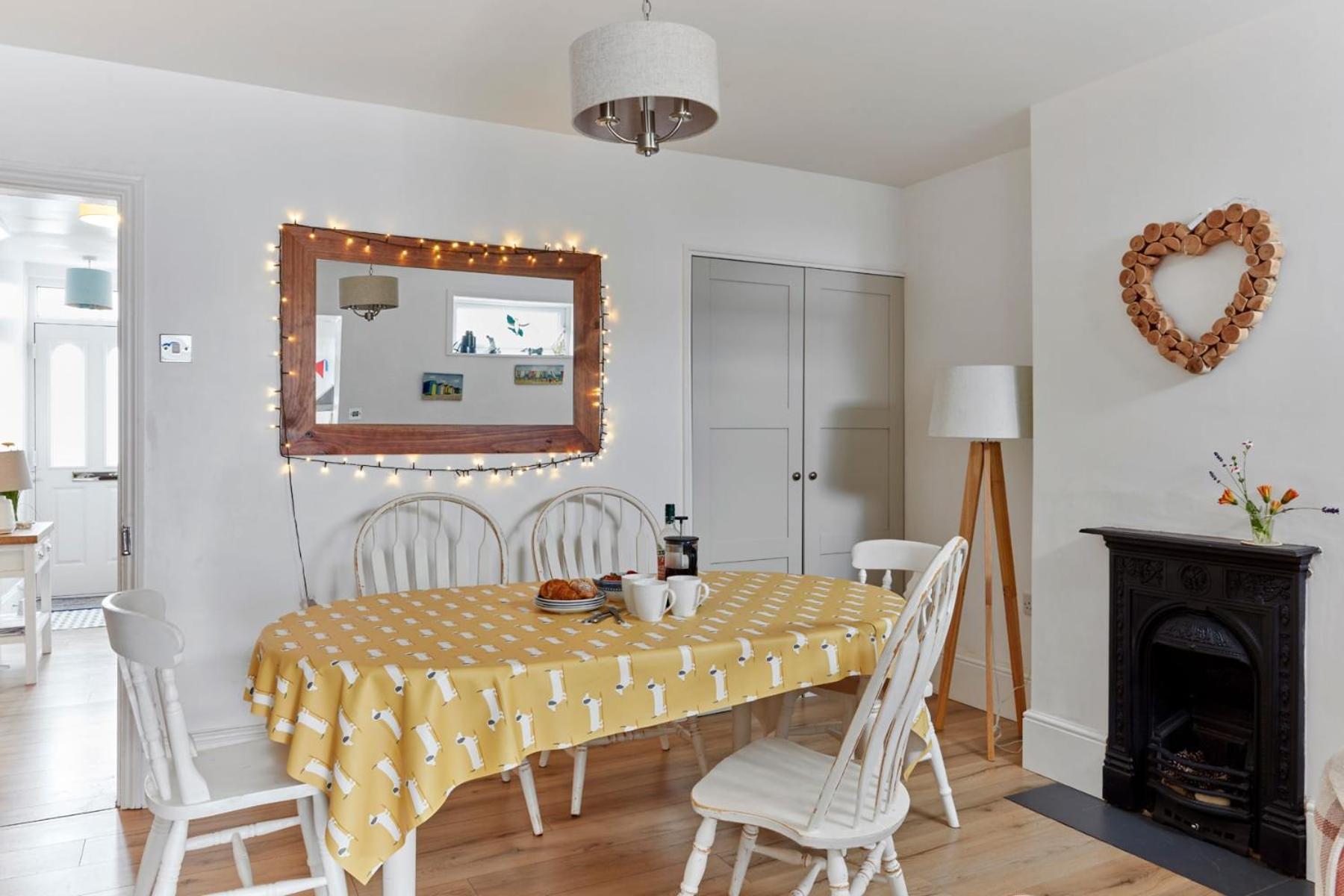 Spacious Coastal Cottage Close To Beach - Bailey Cottage Deal Buitenkant foto